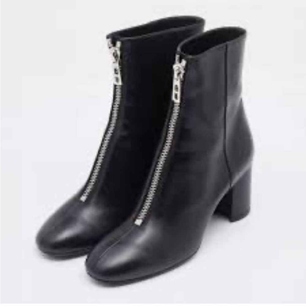 Hermes “New York 70” Black Leather Ankle Boots with Front Zipper Detail